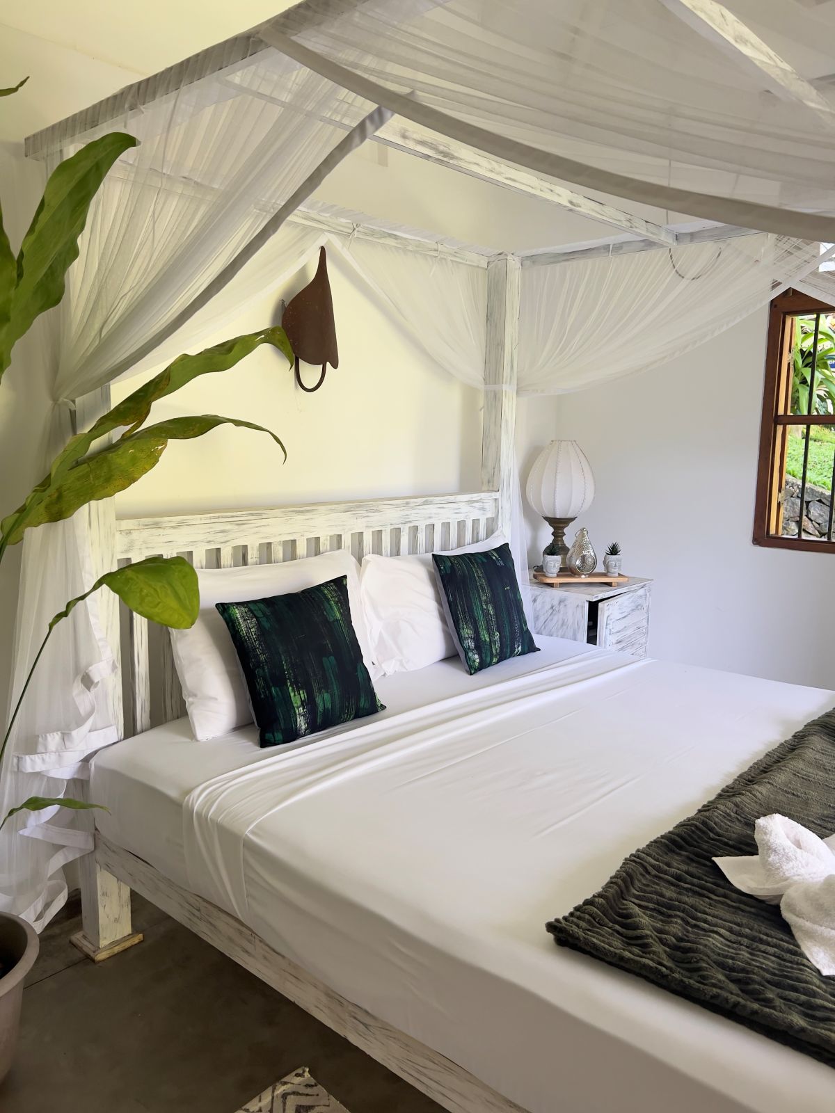 Tropical Mango Bungalow – cozy jungle room near the pool