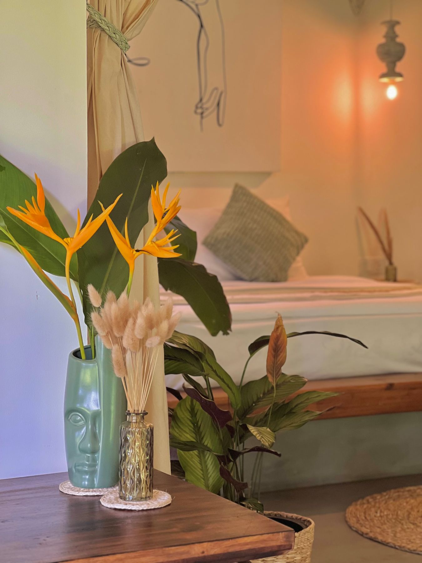 Peacock Villa – bright bedroom with greenery views